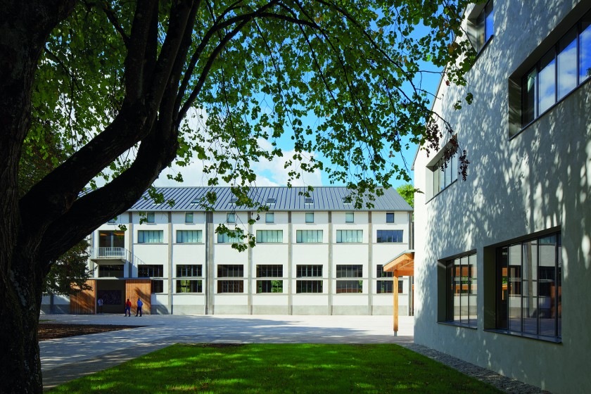 DCA - centre d'art - Les Tanneries, vue extérieure. Photo : Takuji Shimmura.