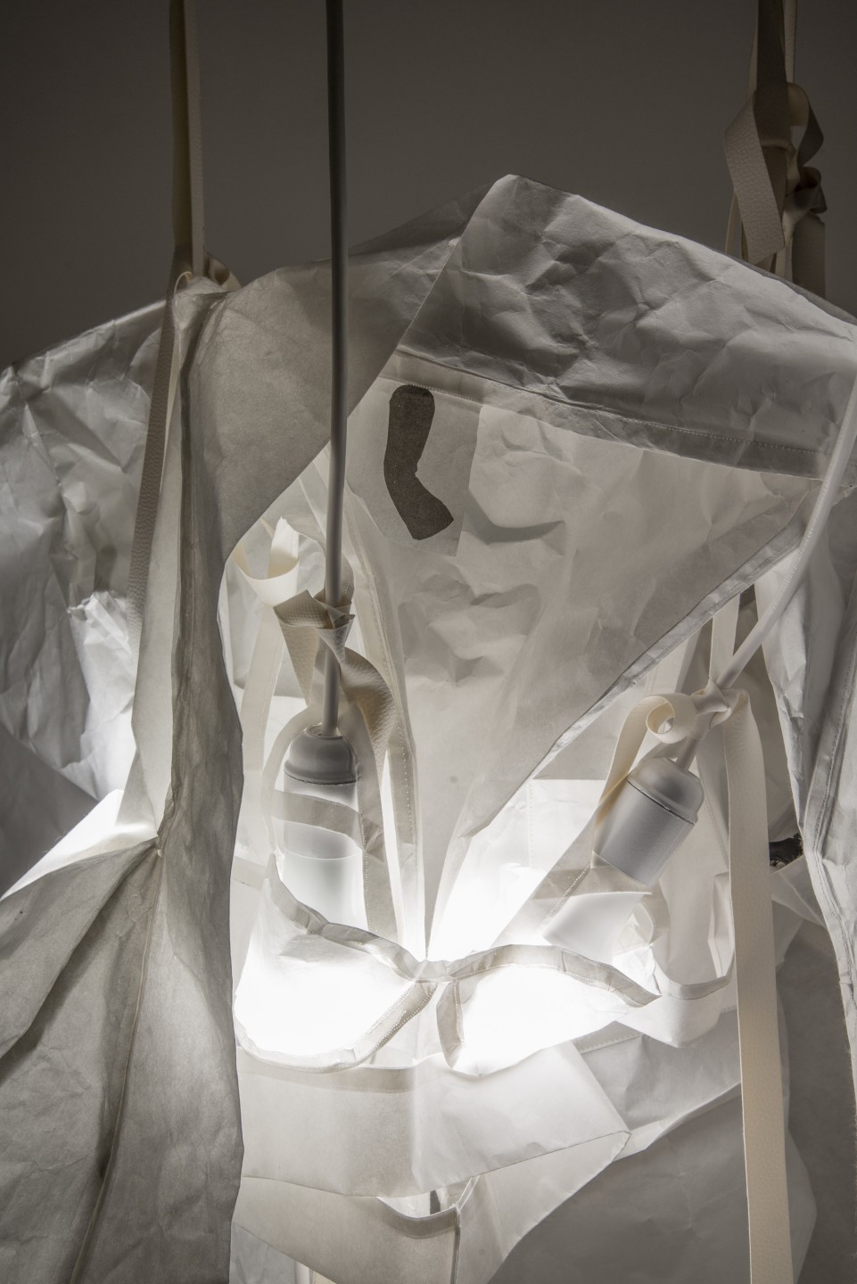 Mélanie Matranga, À côté, Attaché / séparé, Lié à nouveau, À l’inverse, 2018