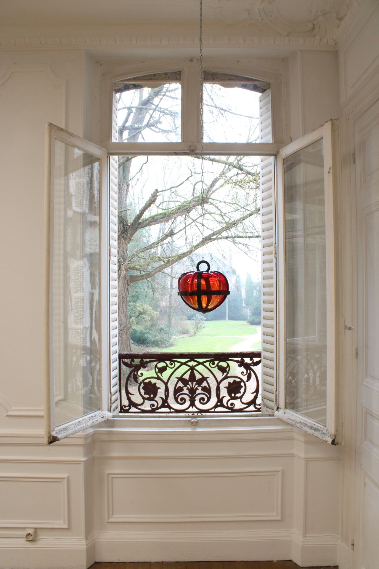 Marie-Mam Sai Bellier, Amour en cage, 2024