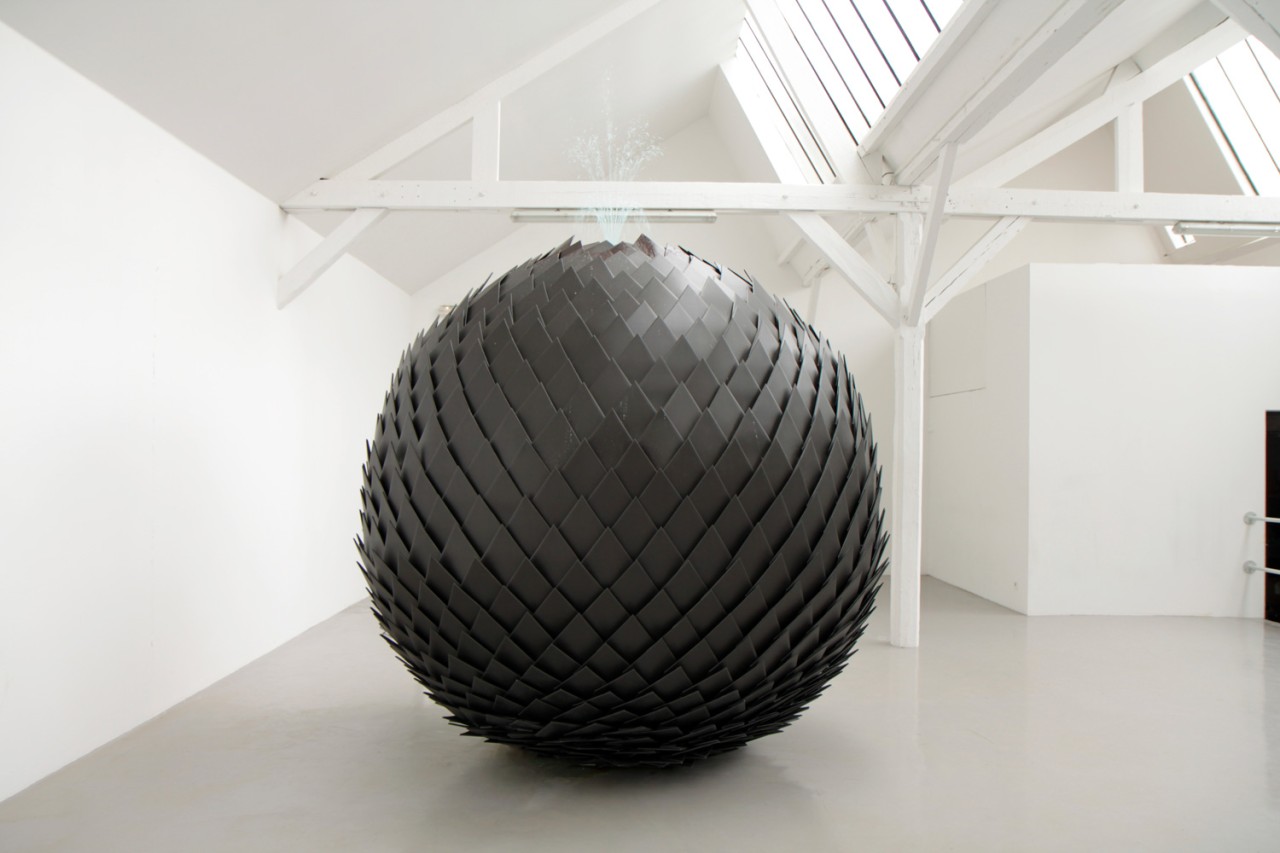 Sphère en zinc, diamètre 2m50