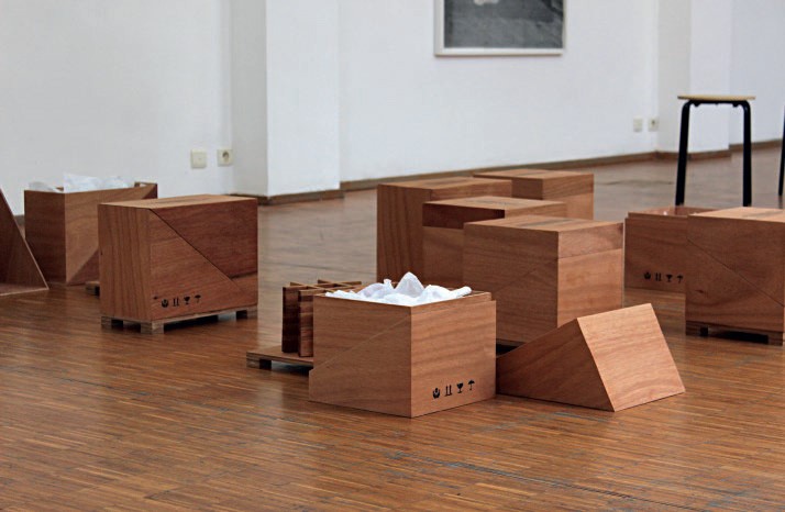 Béatrice Balcou, Boîte pour “Children’s trolley (I Had Trouble in Getting to Solla Sollew)”placebo, 2016