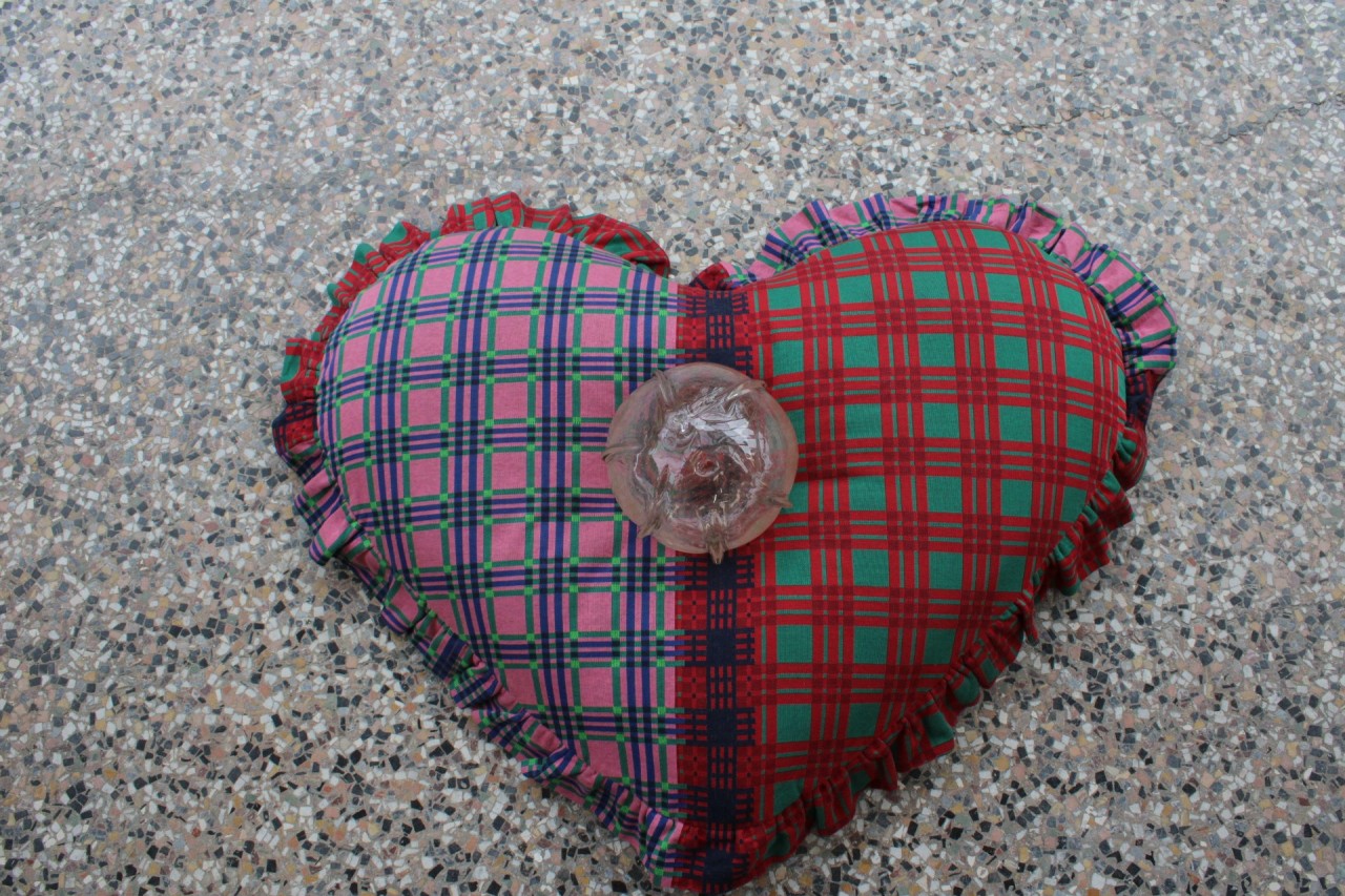 Marie-Mam Sai Bellier, Coussin Tartan ( pour Estel), 2024
