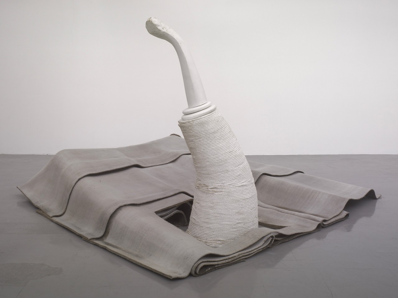 Plaster statue molded with rope, concrete fabric base and its wooden mold