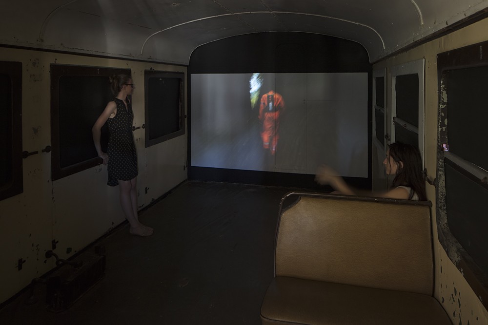 Jérôme Fino, Emilien Leroy, Double barre, le métal glisse sur les rails, 2017