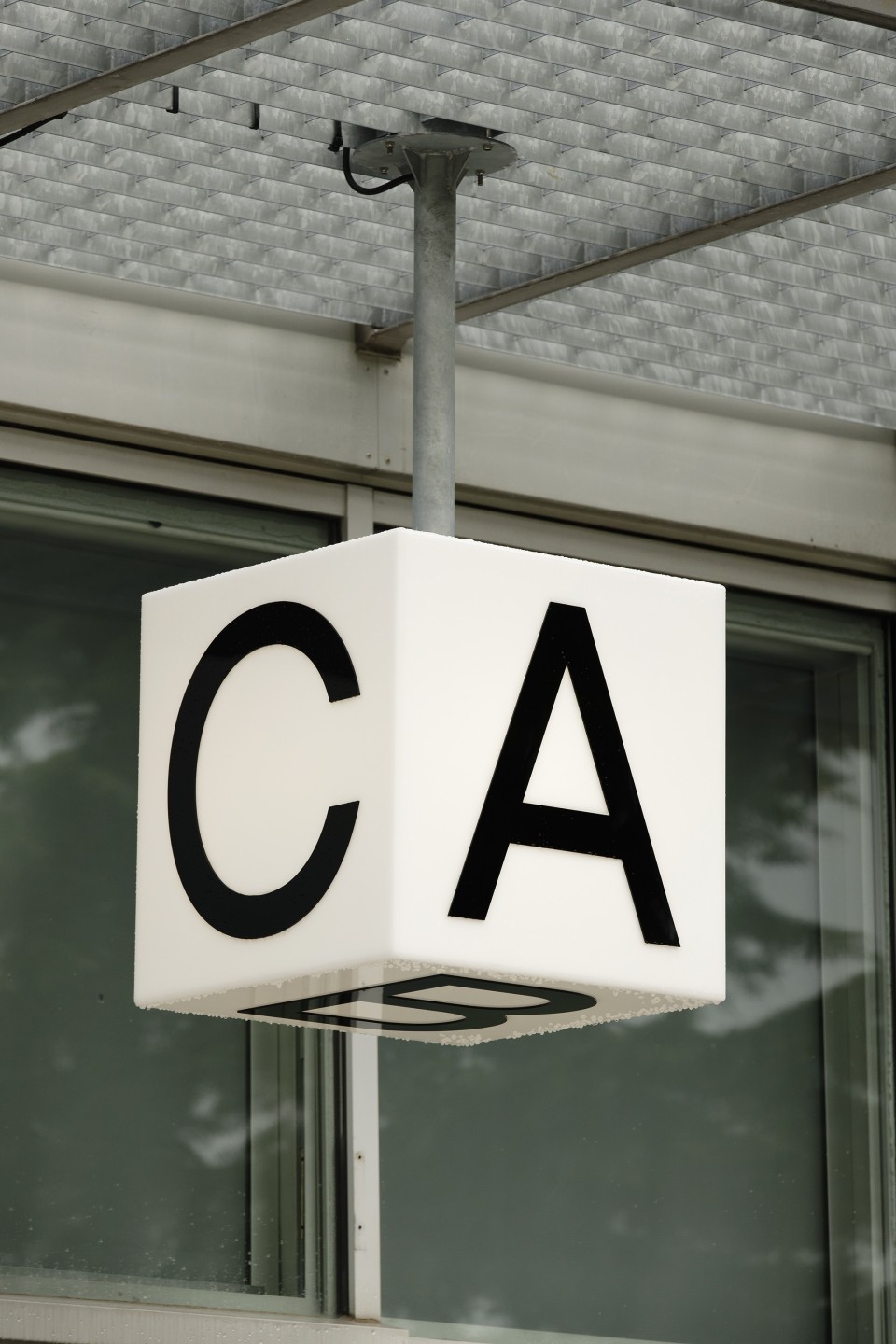 Charles Mazé et Coline Sunier, « Enseigne lumineuse », 2020, production CAC Brétigny.