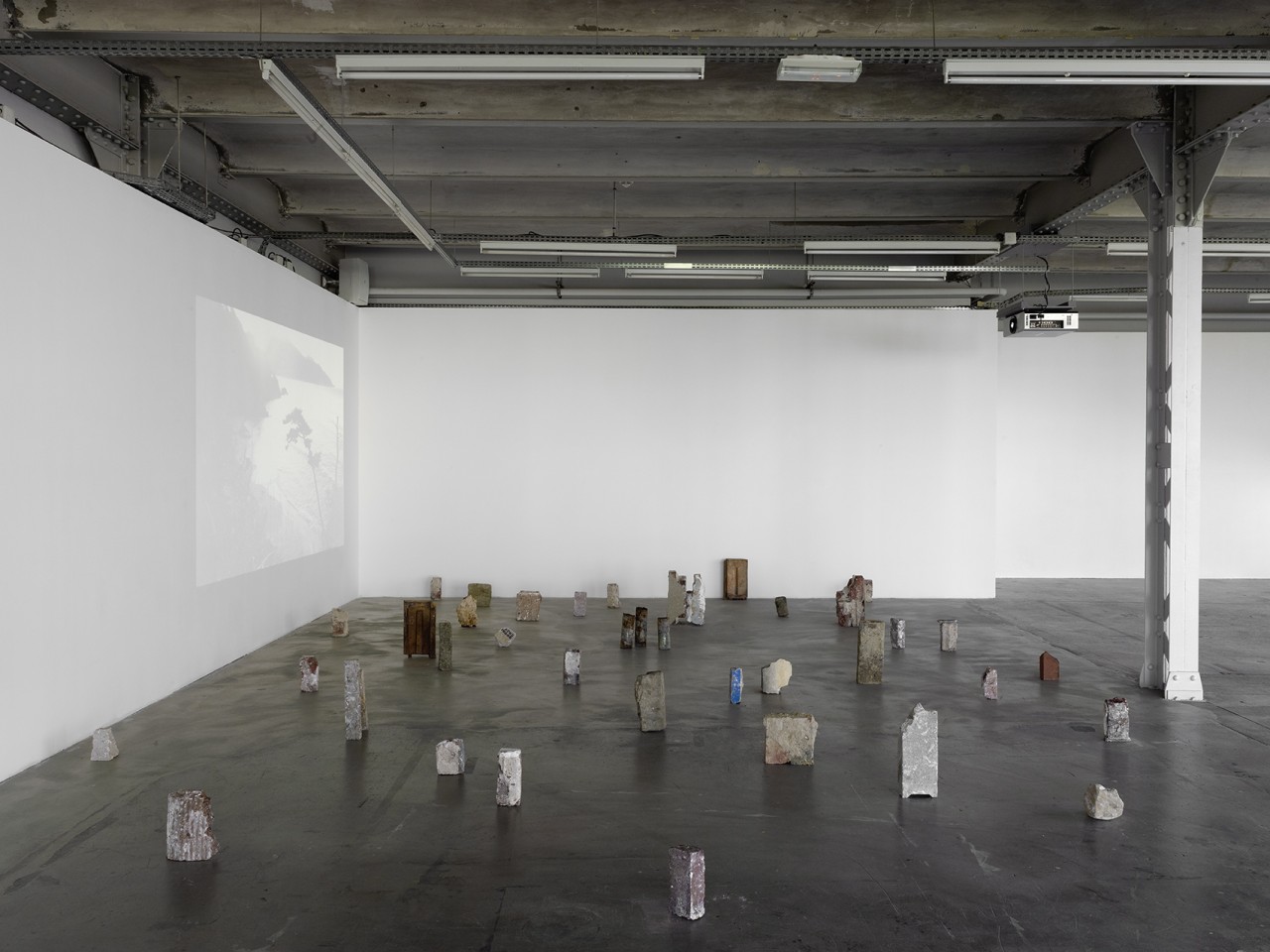 Shimabuku, Erect (Ivry), 2018