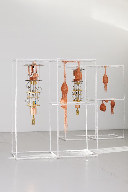 Xavier Antin, « * et ⁑ », 2020, production CAC Brétigny, vue de l'exposition « The Weavers », Xavier Antin. Commissaire : Céline Poulin. CAC Brétigny, 2020.