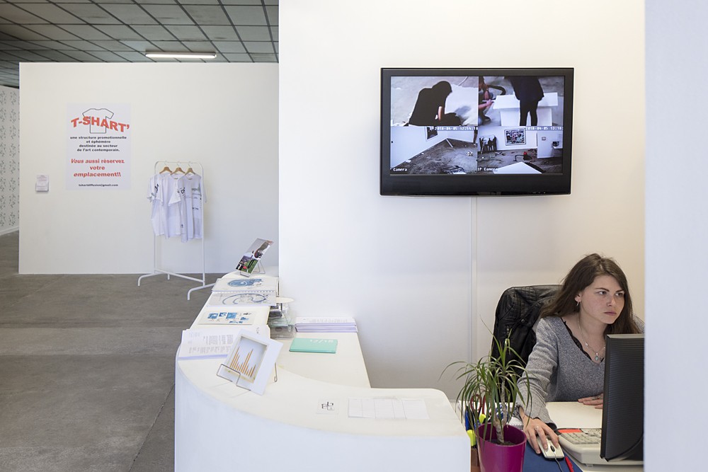 Olivier Bourdé, For your viewing pleasure, 2018. Vue de « Activité permanente », une exposition des étudiants de l'isdaT et artistes invités, BBB centre d'art, 2018.