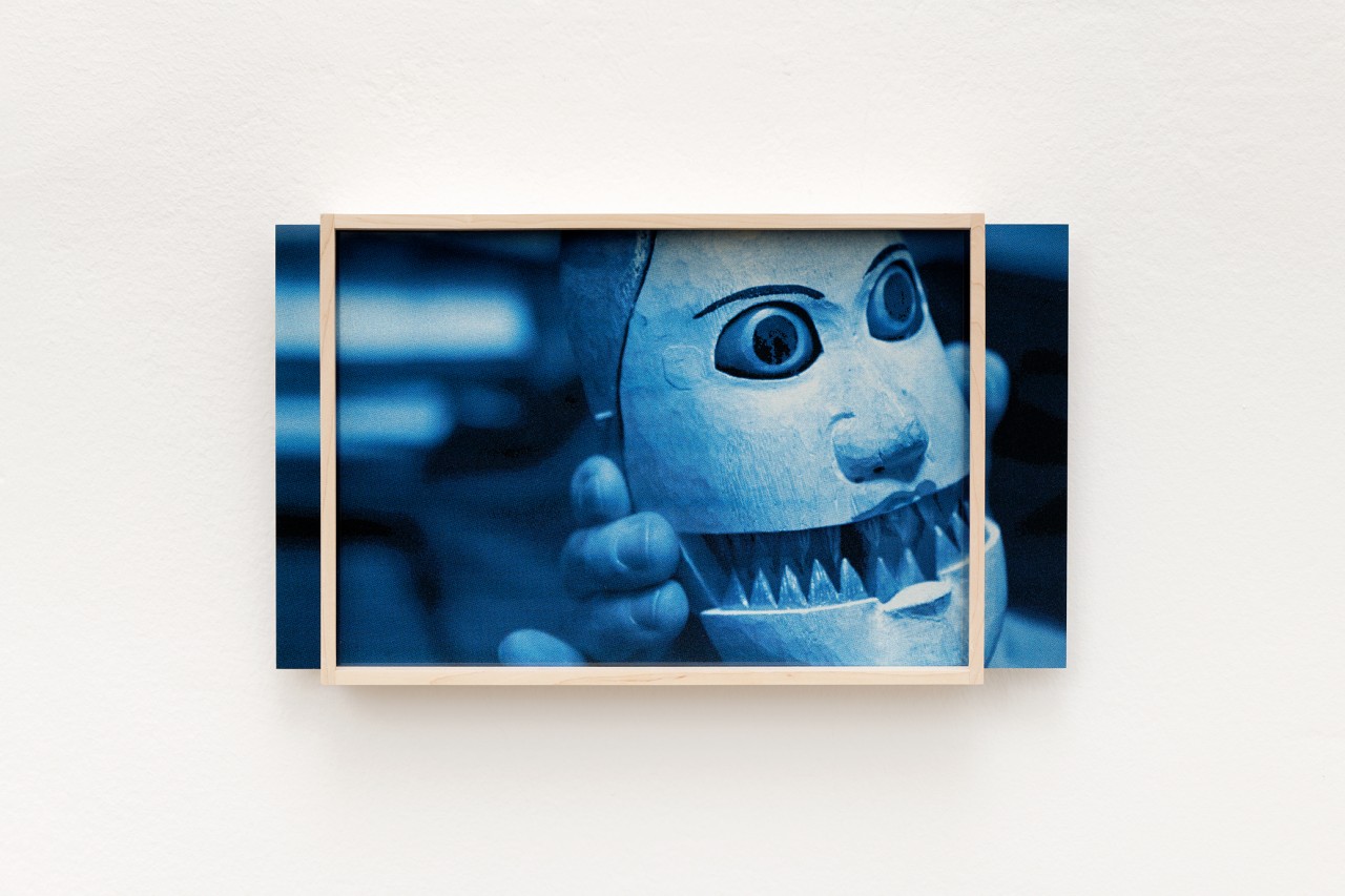 Élise Florenty, Marcel Türkowsky, «gabu, gabu» [mords, mords] - Masque de Terreur: in & out / on & off, 2017. Fusuma Indigo n°1, 2018