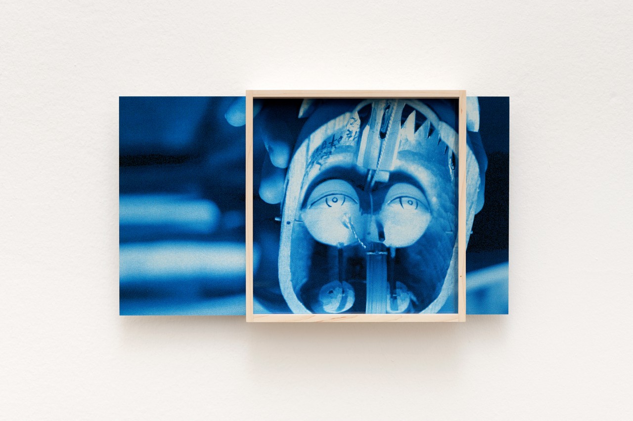 Élise Florenty, Marcel Türkowsky, «gabu, gabu» [mords, mords] - Masque de Terreur: in & out / on & off, 2017. Fusuma Indigo n°3., 2018
