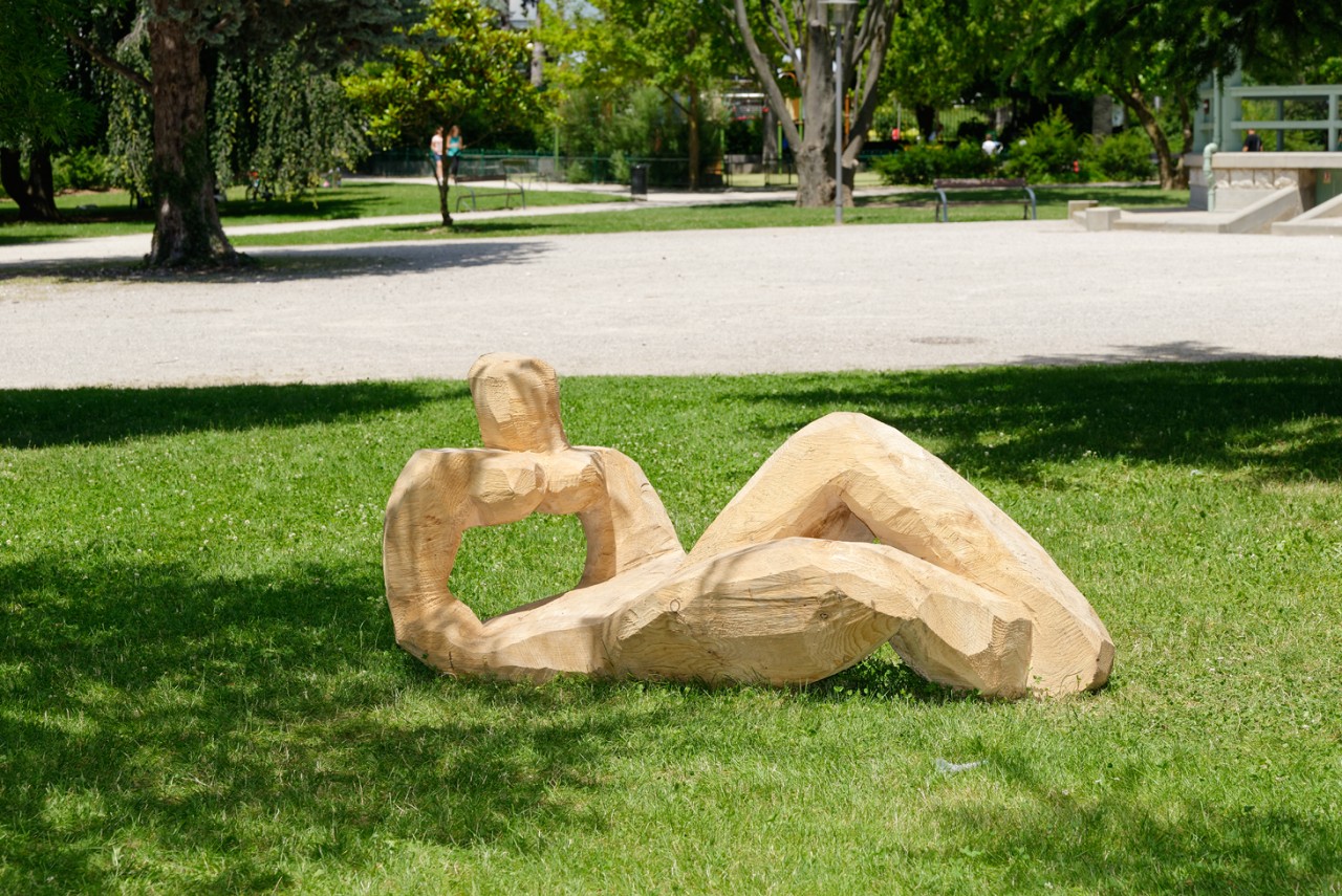 Jagna Ciuchta, Henry Moore for Goats, 2016