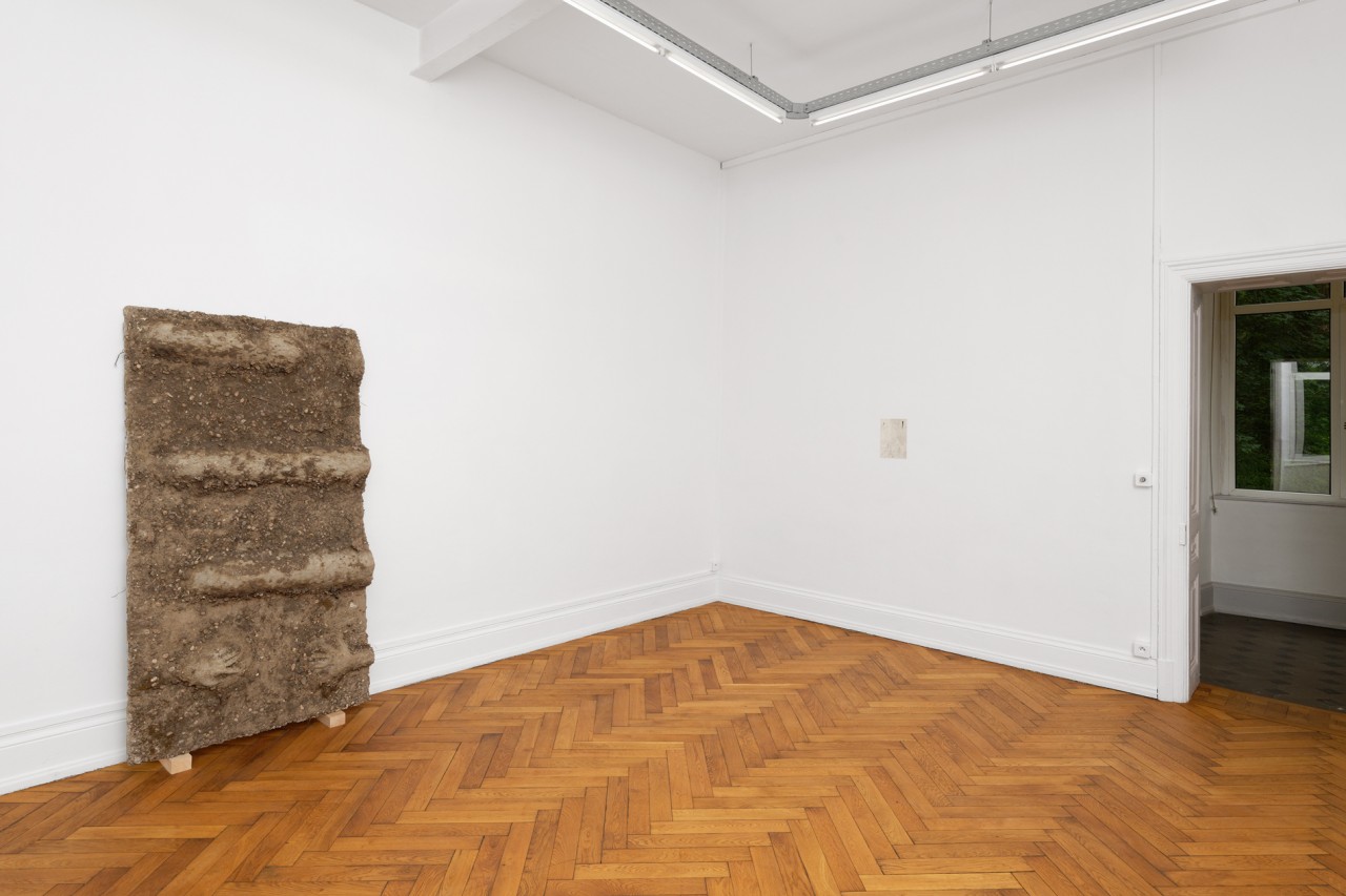 Jorge Satorre, I could never forget the way you told me everything by saying nothing (bas-relief 1), 2021
