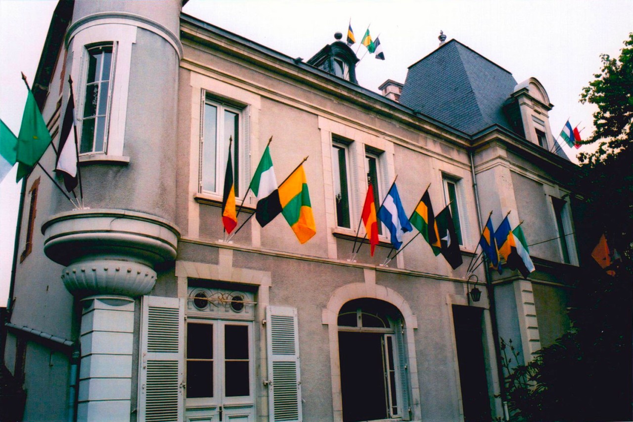Drapeaux sur bâtiment