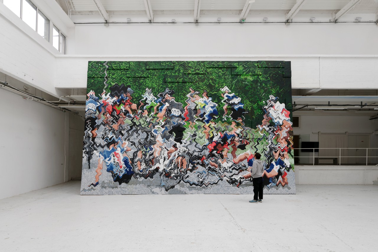 Le titre Les géants rend hommage au caractère présumé héroïque des cyclistes d’une grande peinture éponyme de l’artiste. Le motif n’est pas réaliste, il est brouillé, comme si l’image avait subi une onde de choc. Les sportifs de la peinture chutent, la dislocation de l’image laisse place à celle des corps des hommes. Cet accident devient hallucination.