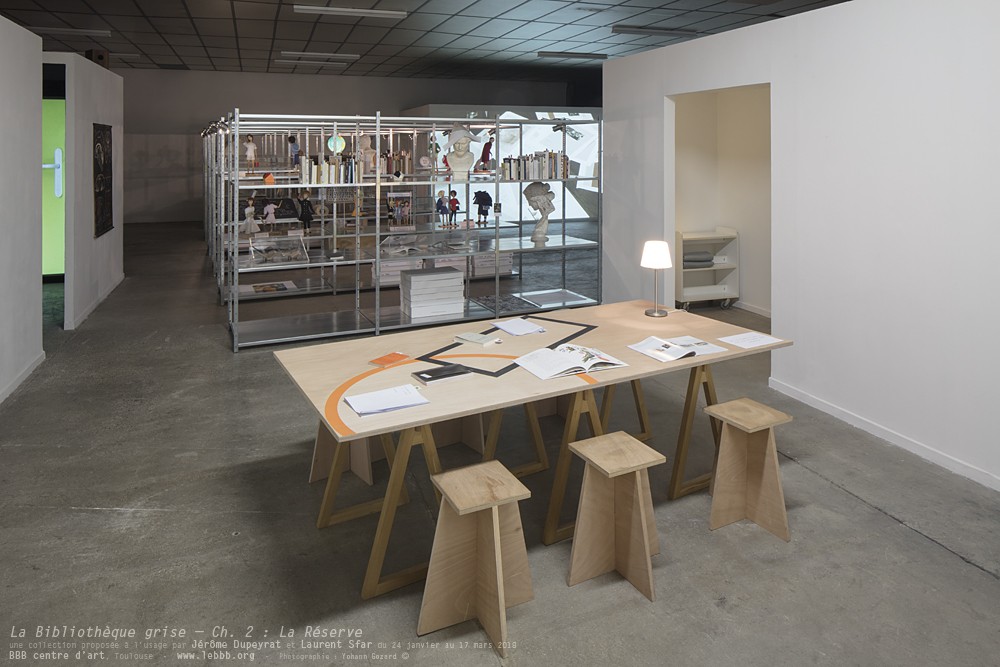 Jérôme Dupeyrat et Laurent Sfar, Les Ignorants, 2018. Vue de « La Bibliothèque Grise - Ch : 2 La Réserve », une collection proposée à l'usage par Jérôme Dupeyrat et Larent Sfar, BBB centre d'art, 2018.