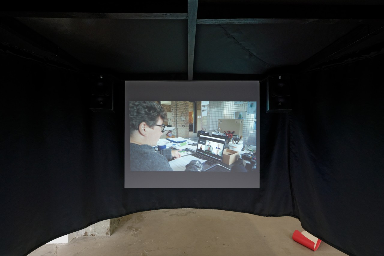 Judith Hopf, Less / Contrat entre les Hommes et l’Ordinateur, 2022