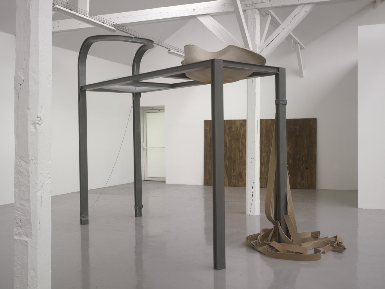 Metal structure, terracotta, skydome, obstetrics forceps, wood, strap, crepe rubber, cord.