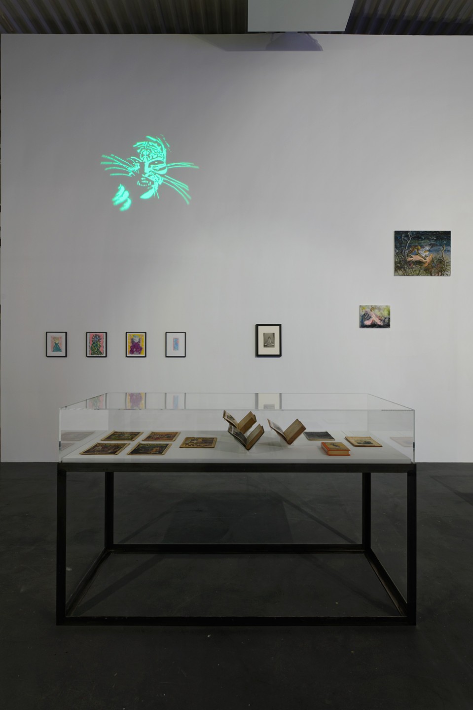 Rita Hajj, « Otherkin un hommage à Catman », 2020, prodution CAC Brétigny, vue de l'exposition collective « Sâr Dubnotal ».