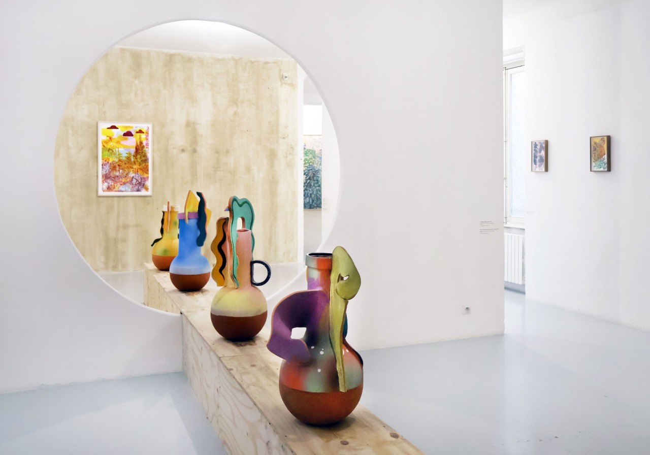 LAMARCHE & OVIZE, Oyas, 2025. Faïence engobée et émaillée, parfum - dimensions variables. Collaboration avec Alain Joncheray ainsi qu'Olivier Maure - Art & Parfum, Spéracèdes. Production Espace de l’Art Concret