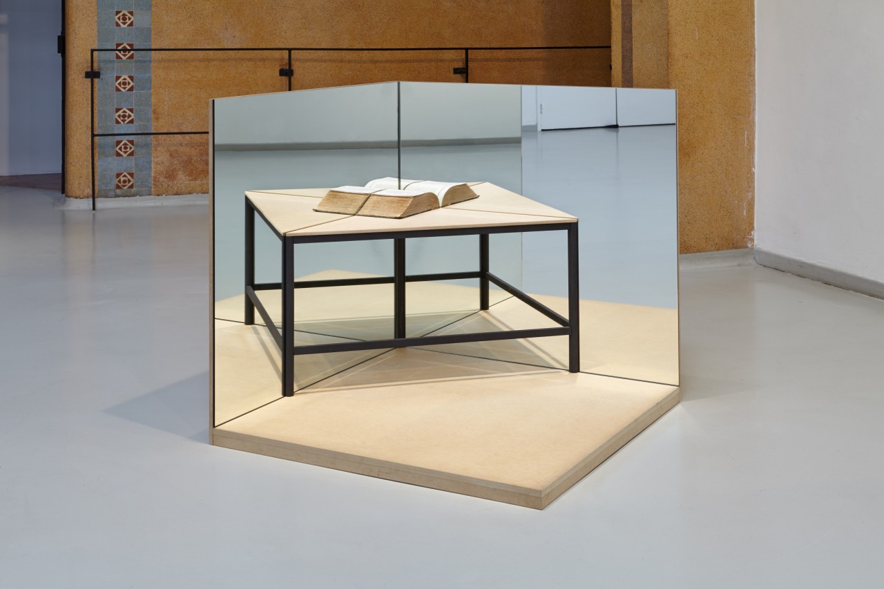 Estefanía Peñafiel Loaiza,"Palindrome n°1", 2018