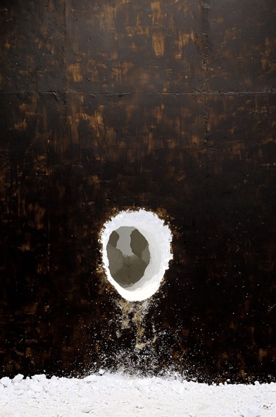 Michel Blazy, Peinture qui mange, 2014