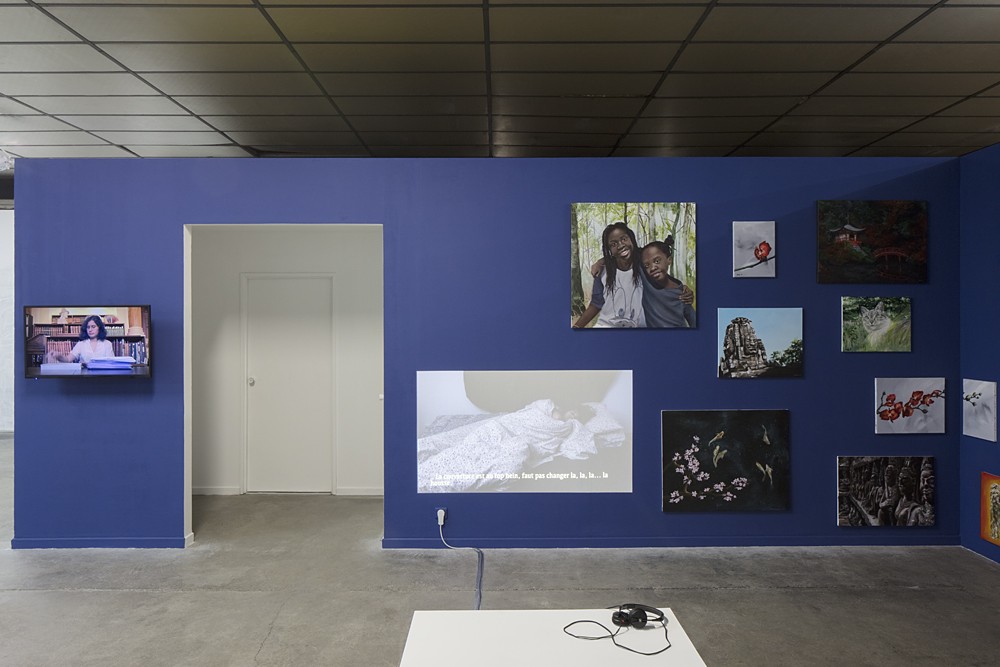 Socheata Aing, Rencontrer au travail, lier par la peinture, 2018. Vue de l'exposition « Activité permanente », une exposition des étudiants de l'isdaT et artistes invités, BBB centre d'art, 2018. (A droite sur la photo)