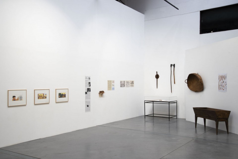 Des outils et un panier de paysannerie sont aux murs accompagnés par des images d'archives autour de la production du pain et du blé. Un pétrin est également visible. L'installation était aussi sonore.