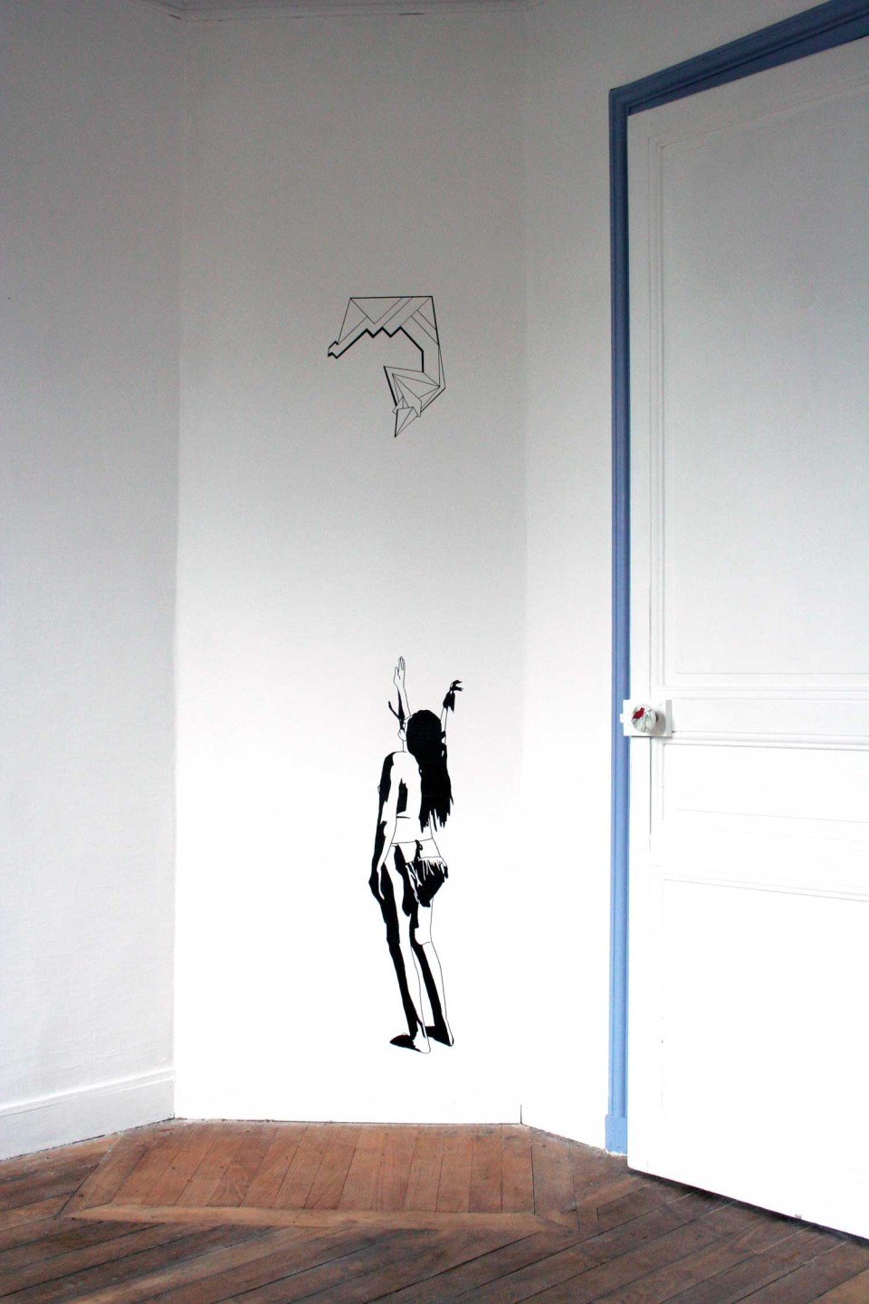 Dessin noir et blanc sur mur