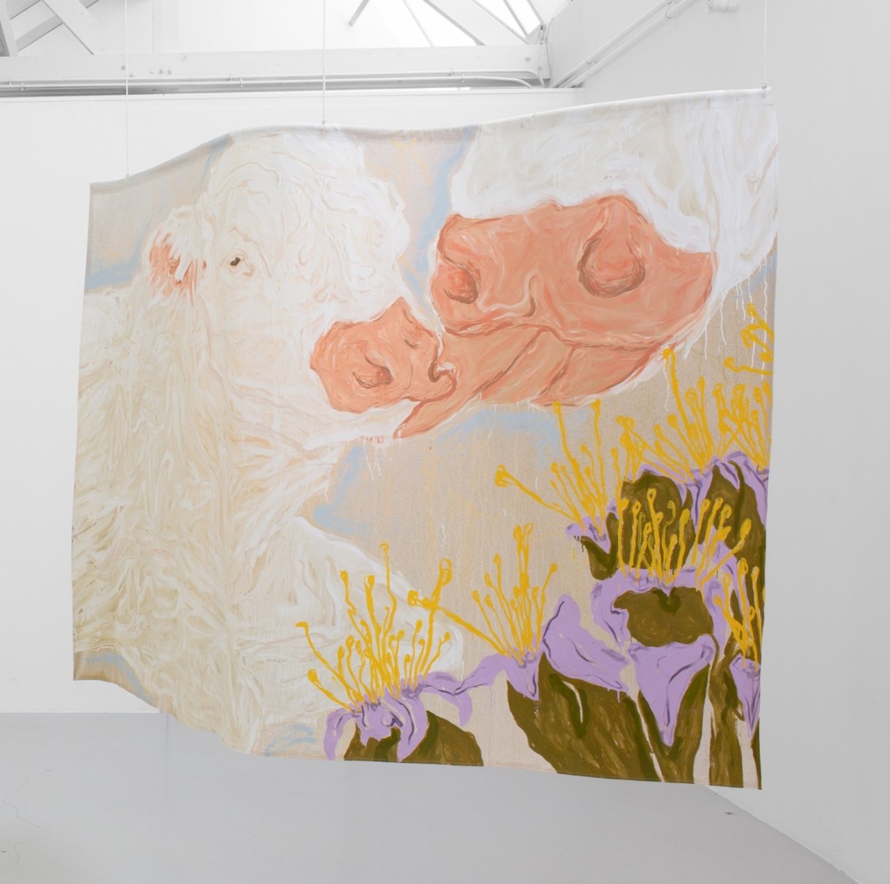 Peinture sur un tissu de 190 centimètres de haut sur 300 centimètres de large. On y voit un veau léché par sa mère, dont on ne voit que la bouche. Ils sont devant un bouquet de fleurs.