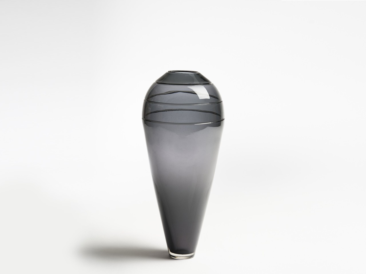 Laura Couto Rosado, Vase en puissance, Anthracite (sectionné), 2014–2015