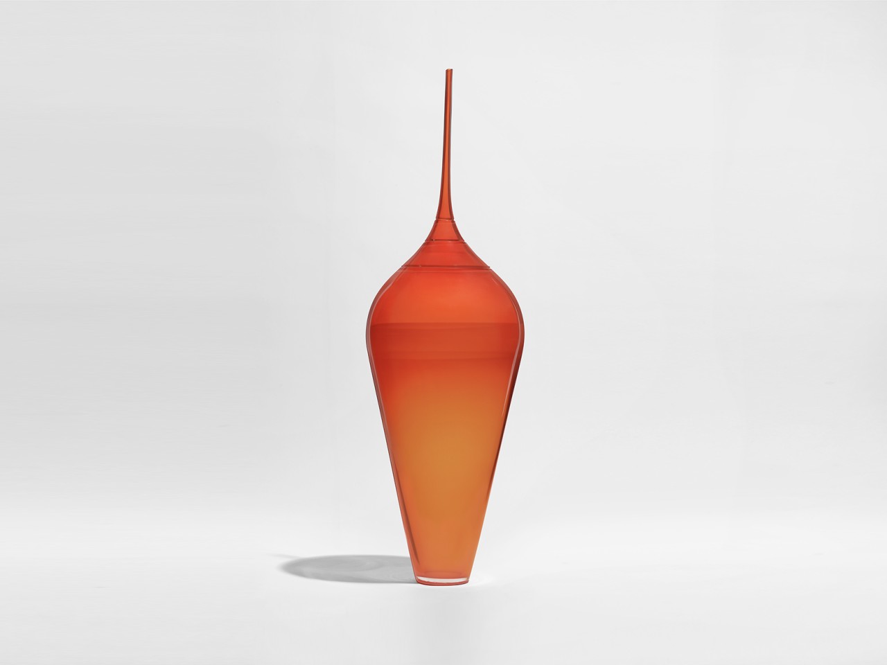 Laura Couto Rosado, Vase en puissance, Rot chili, 2014–2015